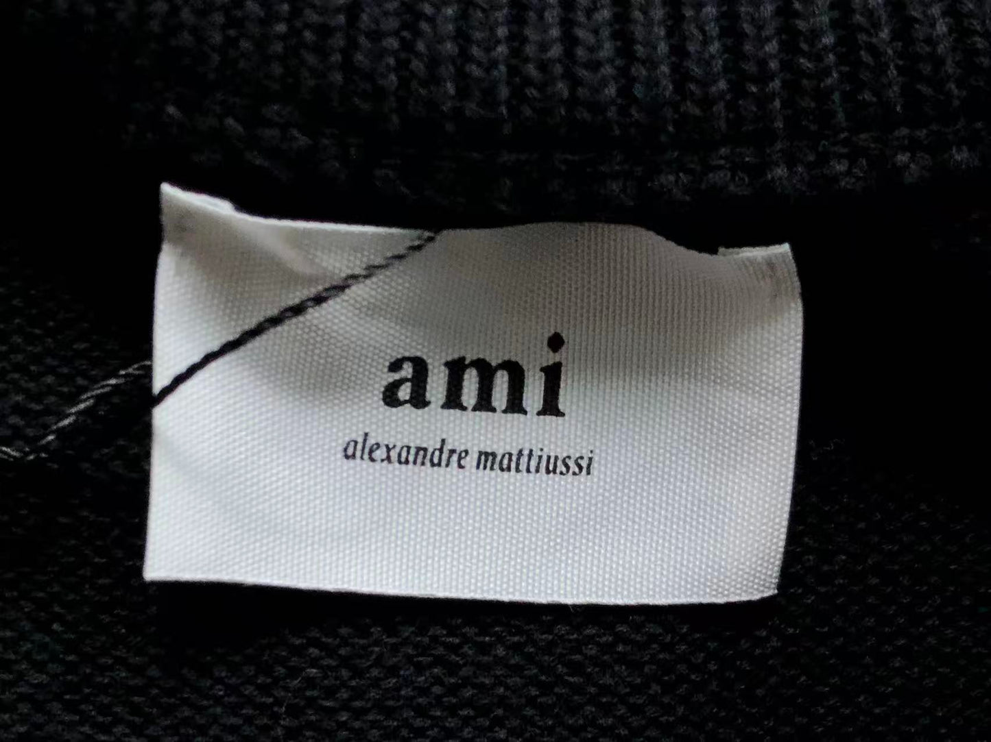 Suéter AMI Paris Logo Coração Essential