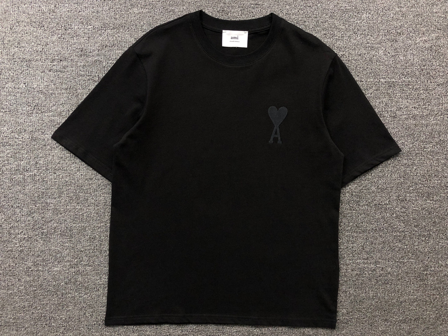 Camiseta AMI Paris Minimal Tonal Heart Logo