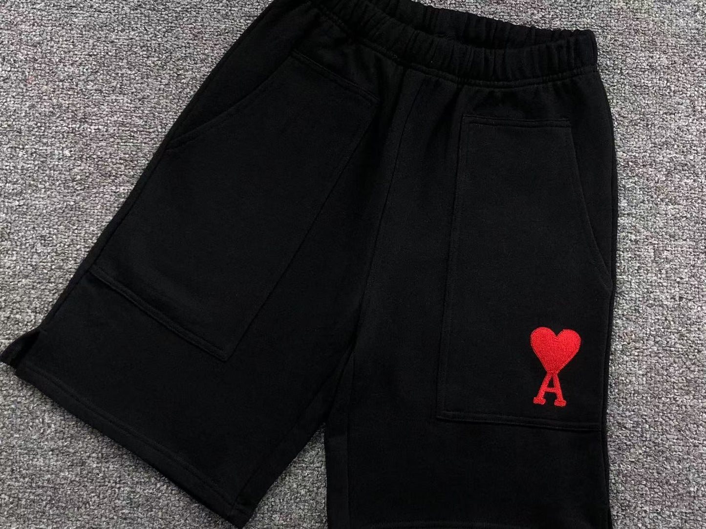Short AMI Paris Essential Heart Collection