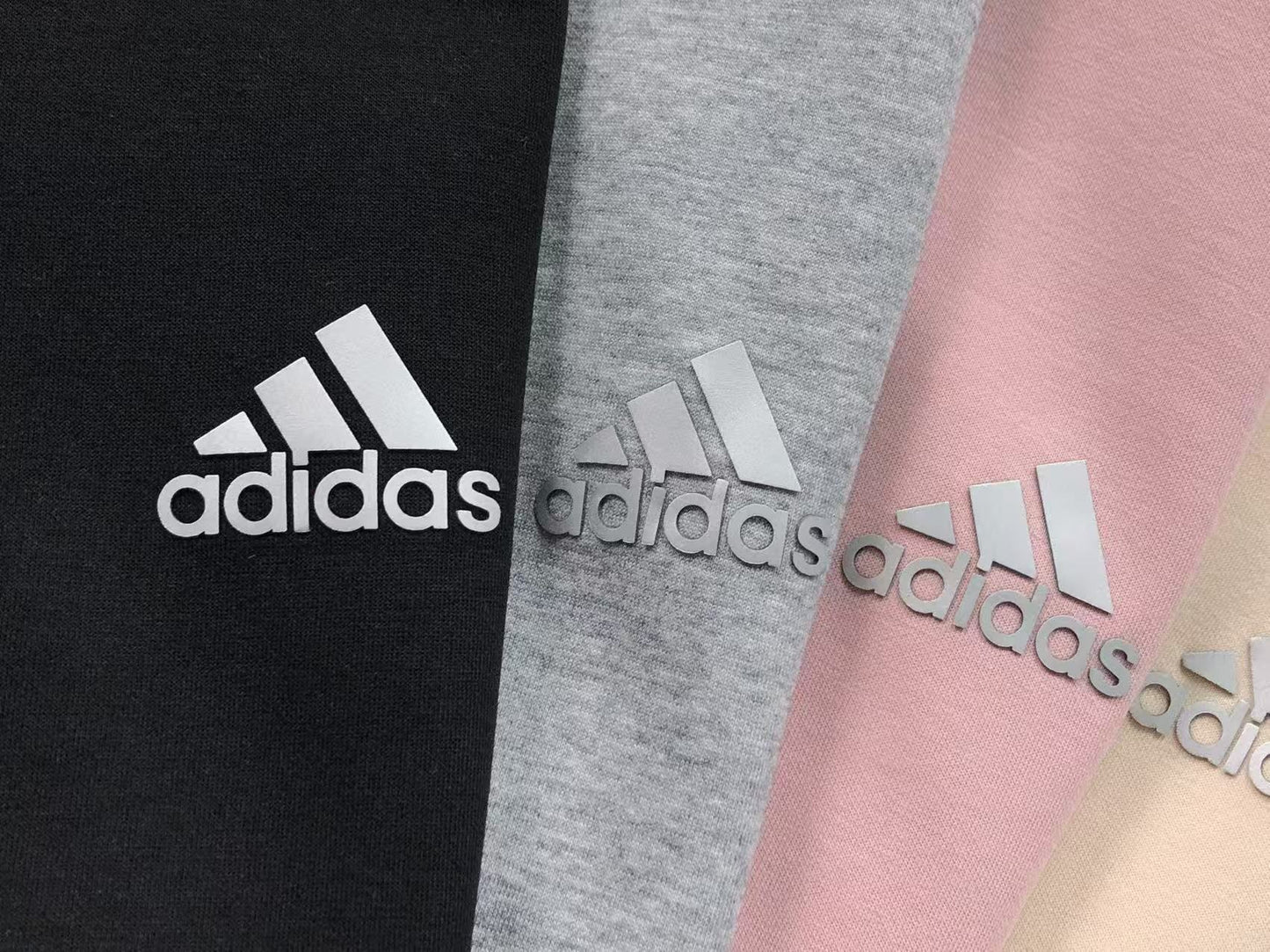 Conjunto Adidas feminino Clean Fit Set