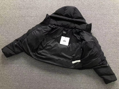 Jaqueta ALO puffer com capuz design V Feminino