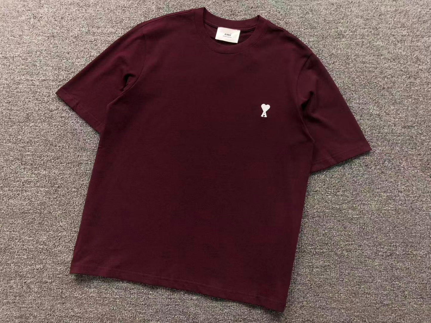 Camiseta AMI Paris Mini Heart Logo Minimal