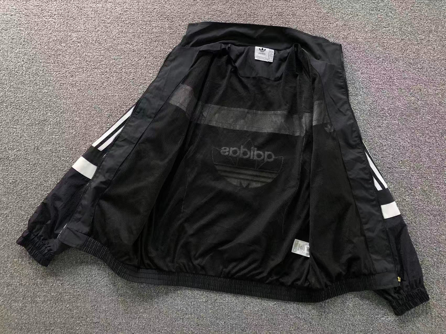 Jaqueta Adidas Oversized Archive Windbreaker