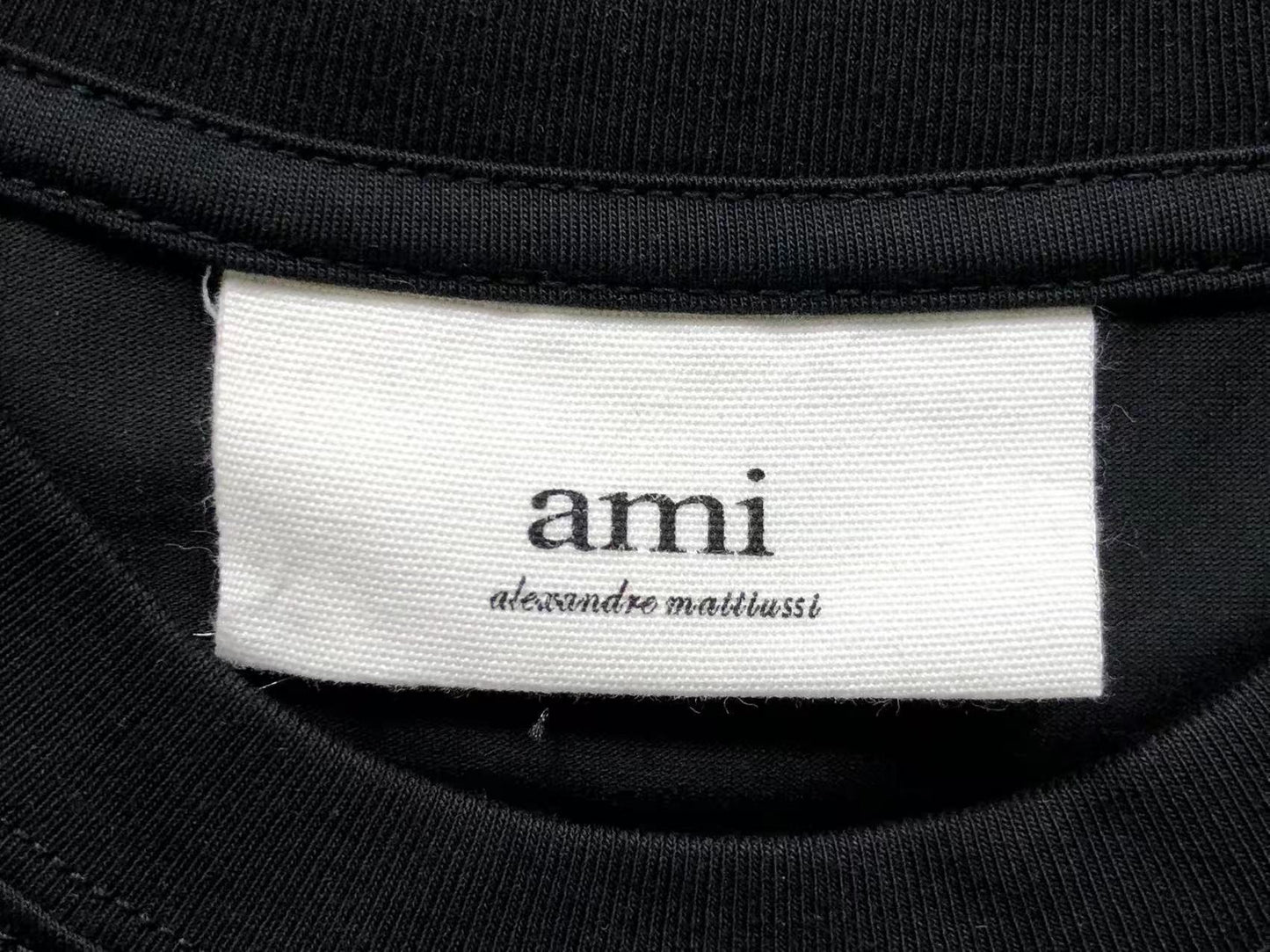 Camiseta AMI Paris Mini Heart Essential