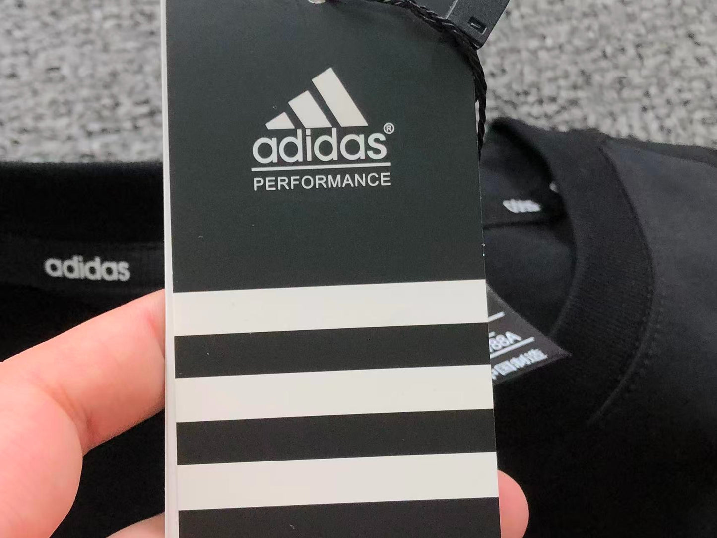 Camiseta Adidas Performance Oversized Logo