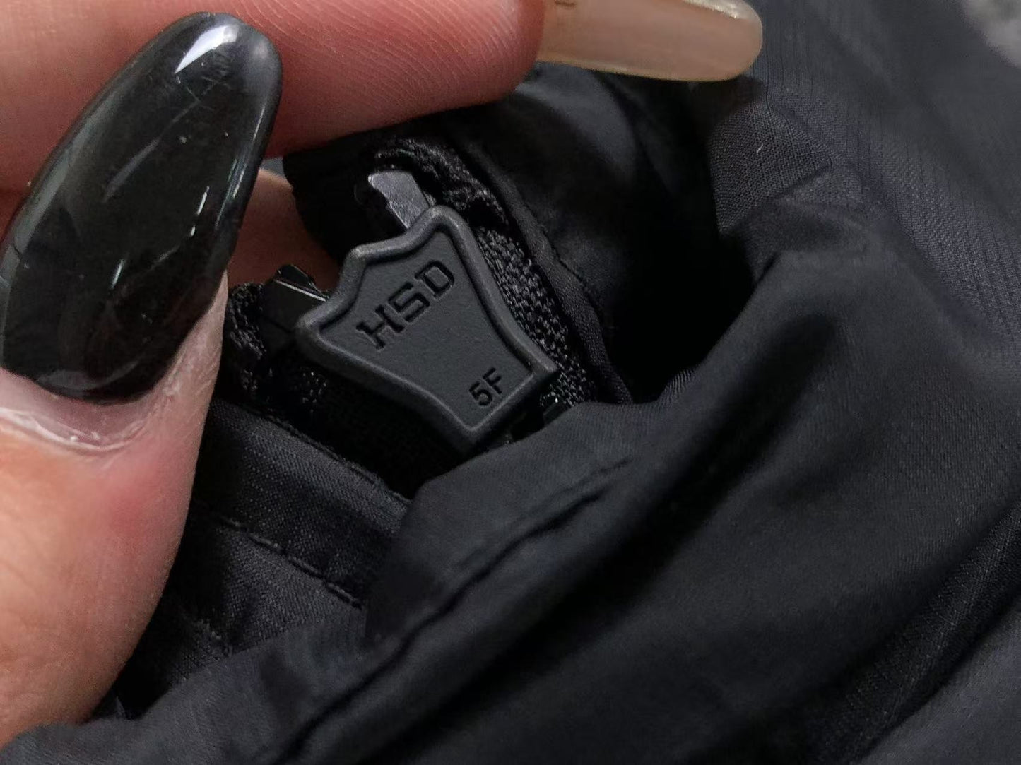 Jaqueta ALO puffer com capuz Feminino