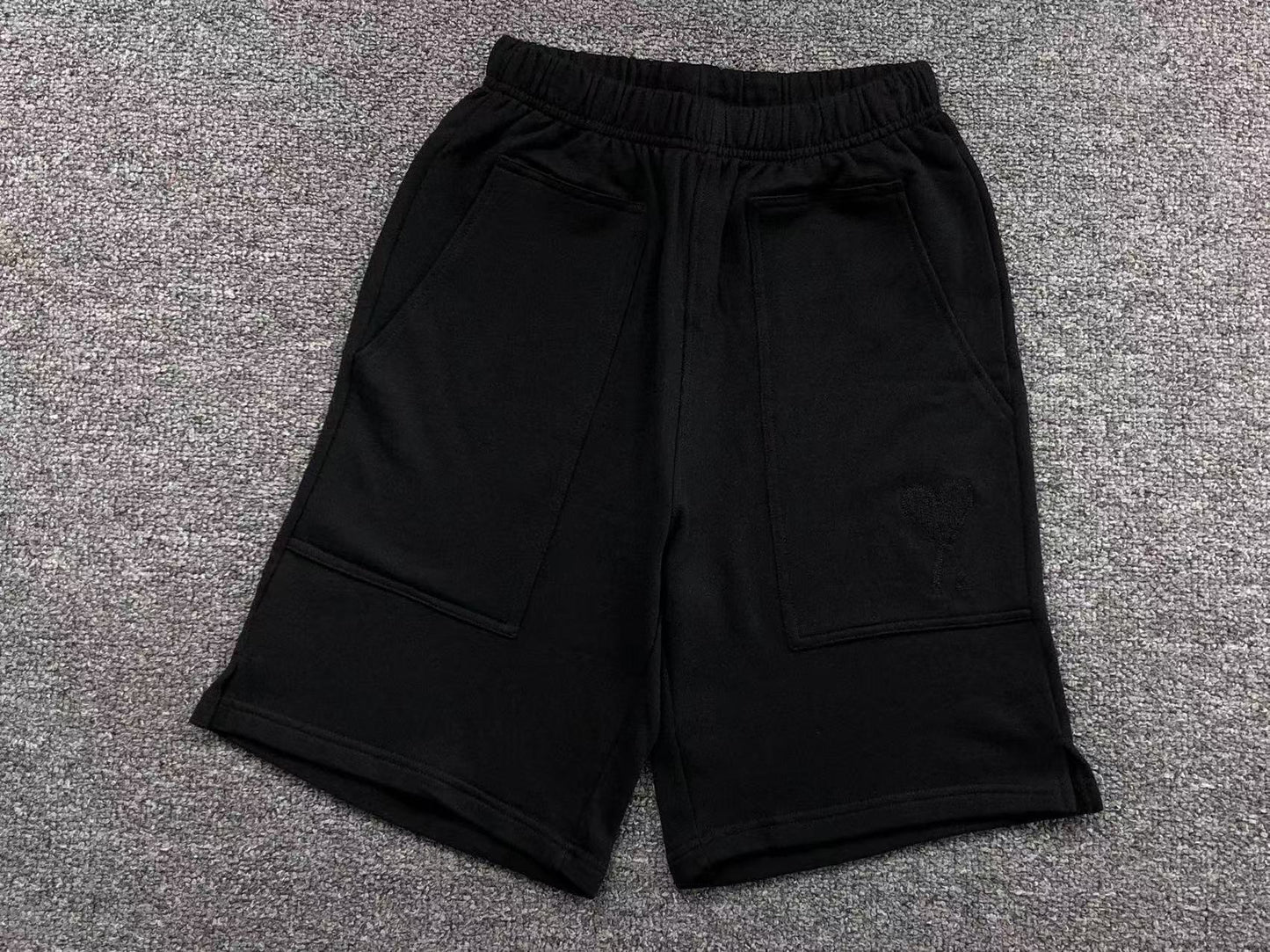 Short AMI Paris Essential Heart Collection