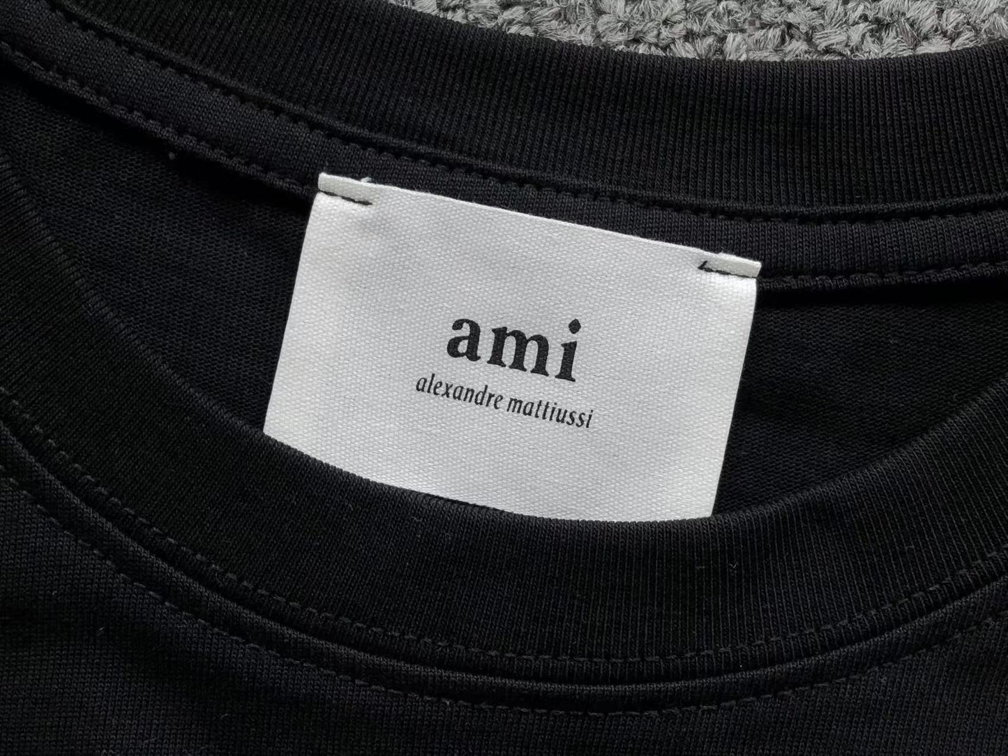 Camiseta AMI Paris Heart Patch Contrast Tee