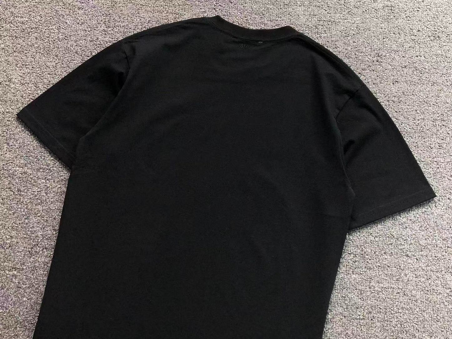 Camiseta AMI Paris Logo Coração Mini Bordado