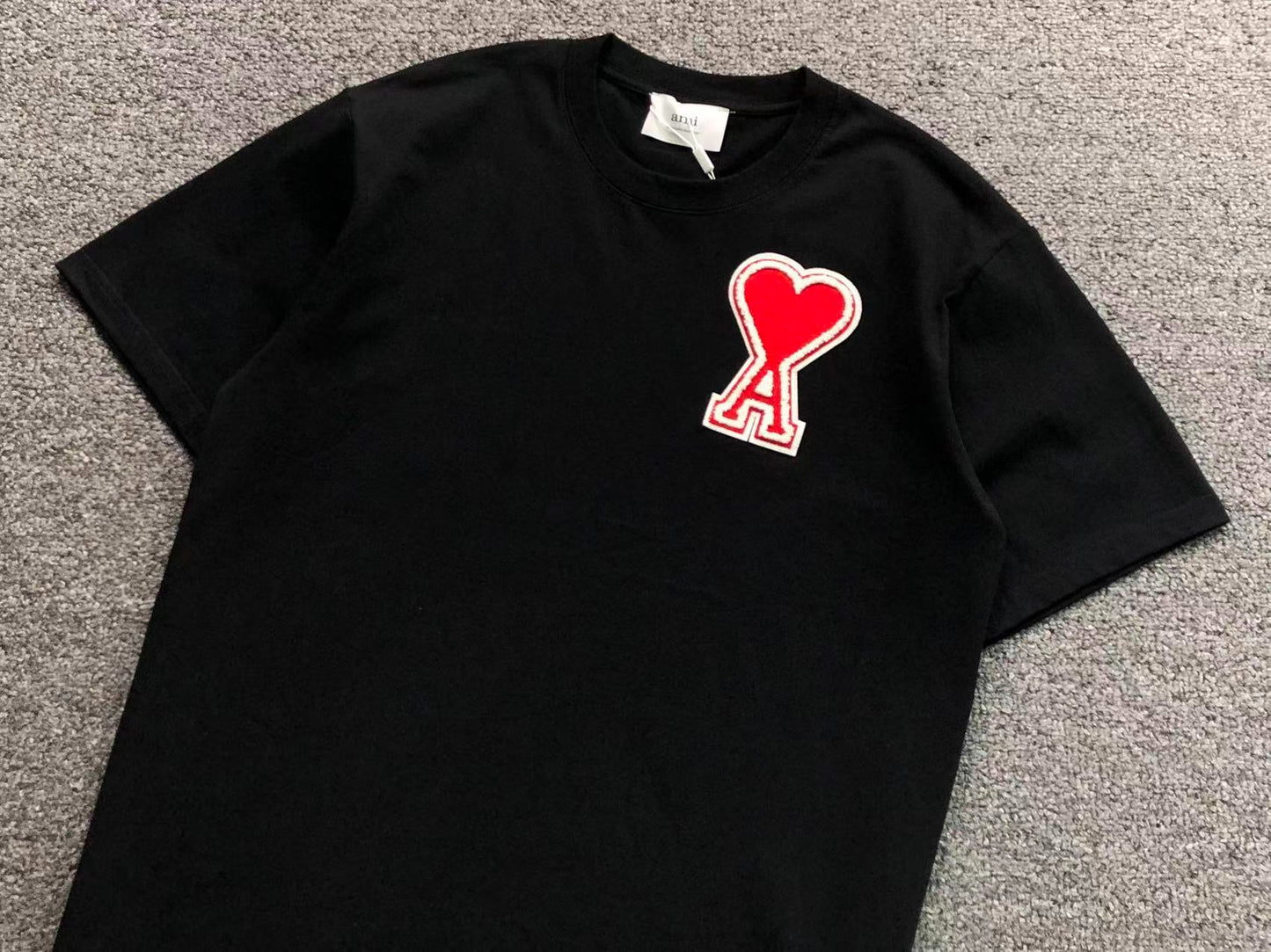 Camiseta AMI Paris Patch Logo Coração