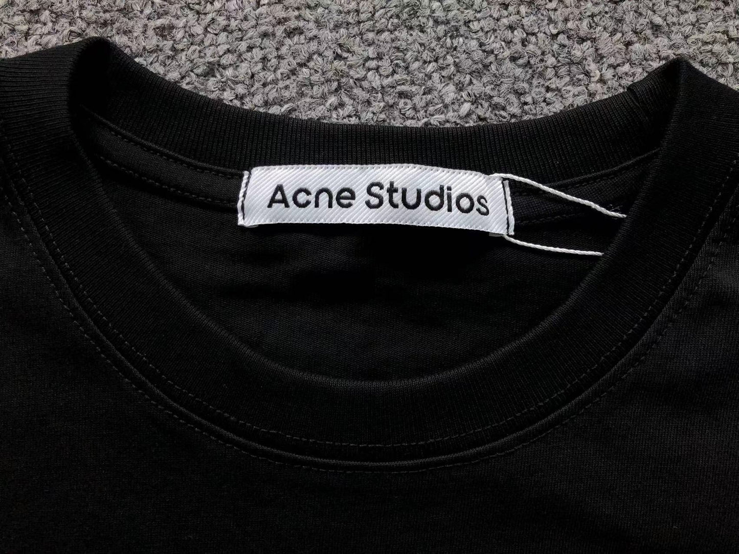 Camiseta Acne Studios Embroidered Script Logo