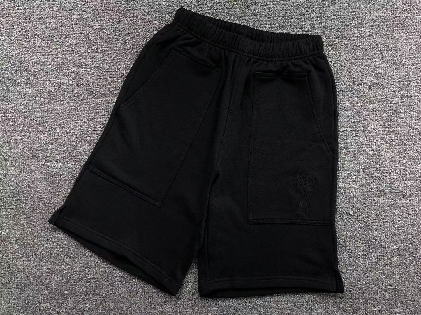 Short AMI Paris Essential Heart Collection