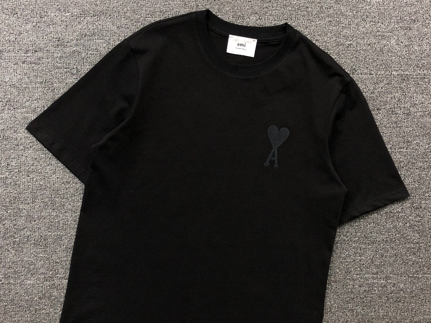 Camiseta AMI Paris Minimal Tonal Heart Logo