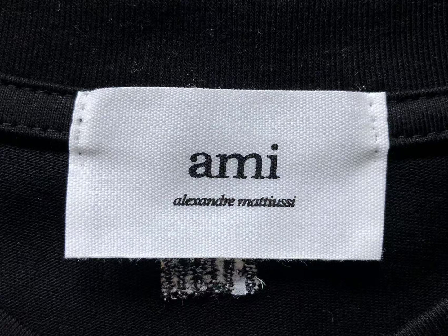 Camiseta AMI Paris Mini Heart Logo Contrast Tee