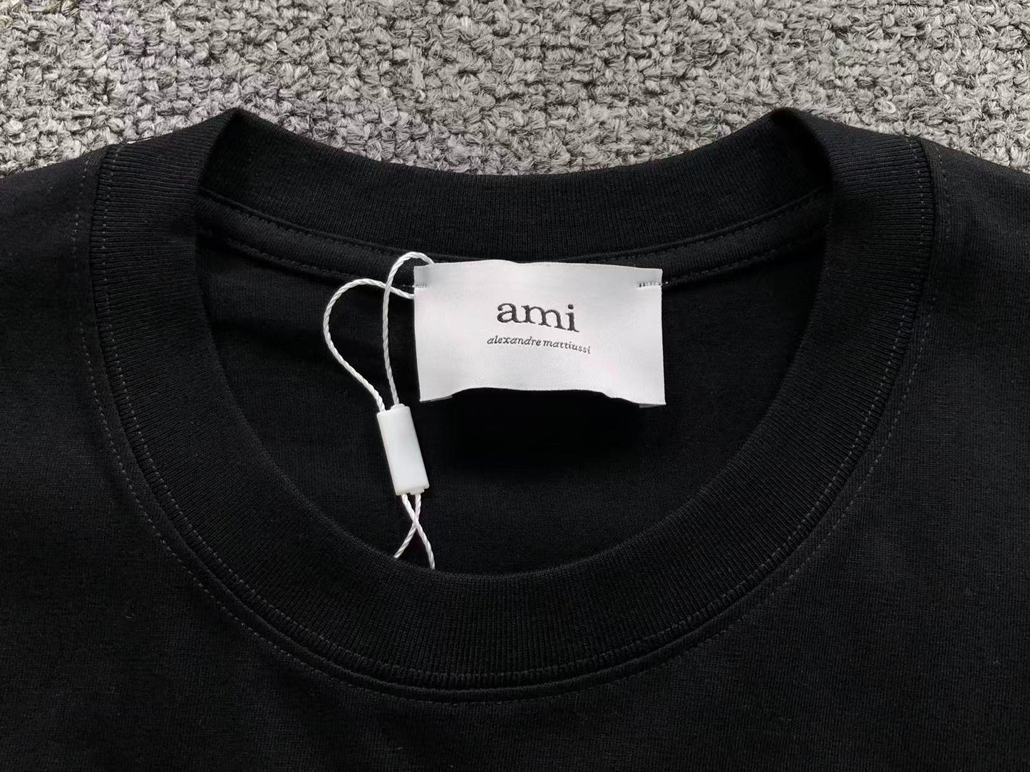 Camiseta AMI Paris Logo Typo Graphic