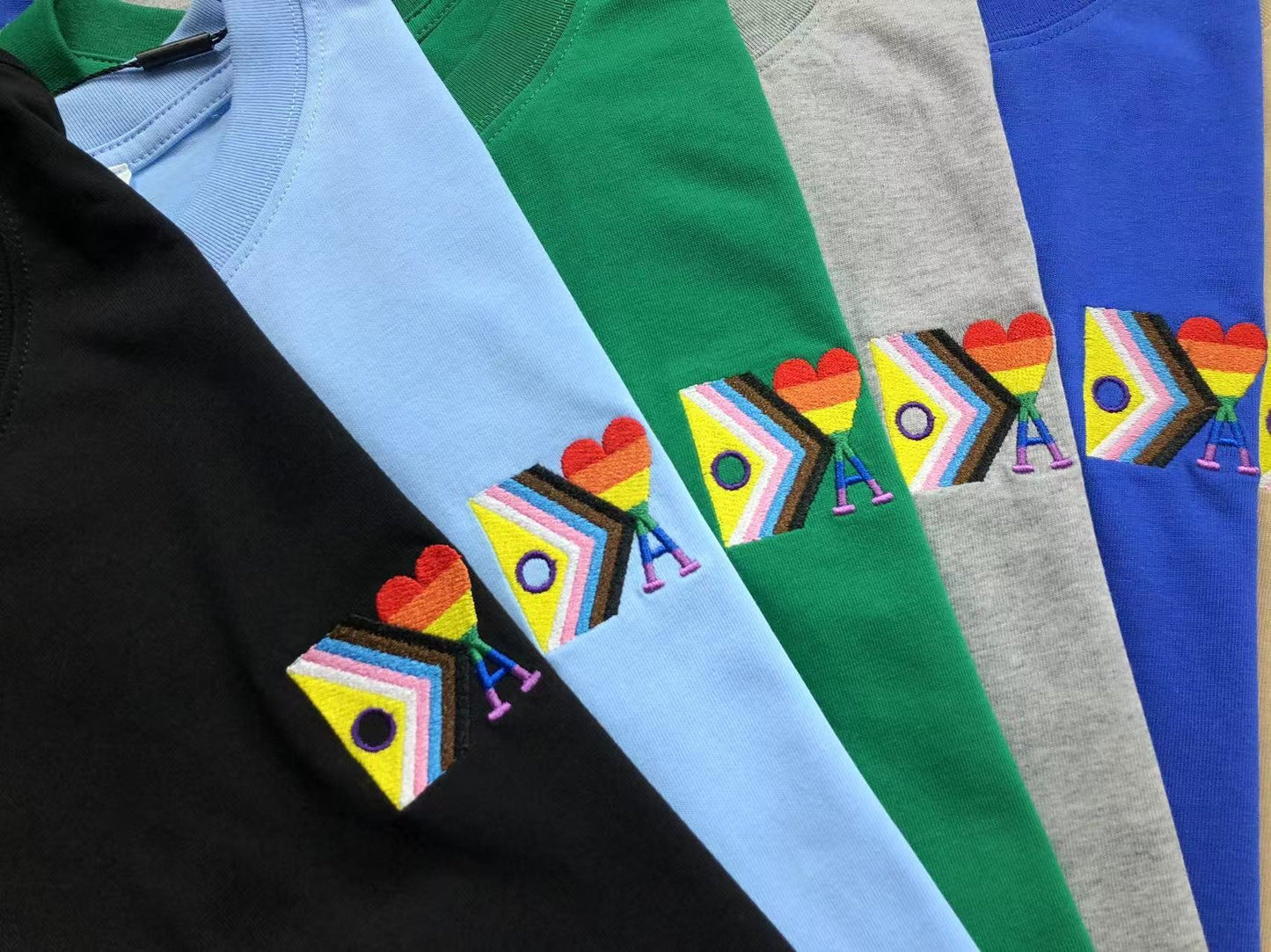 Camiseta AMI Paris Multicolor Heart Edition