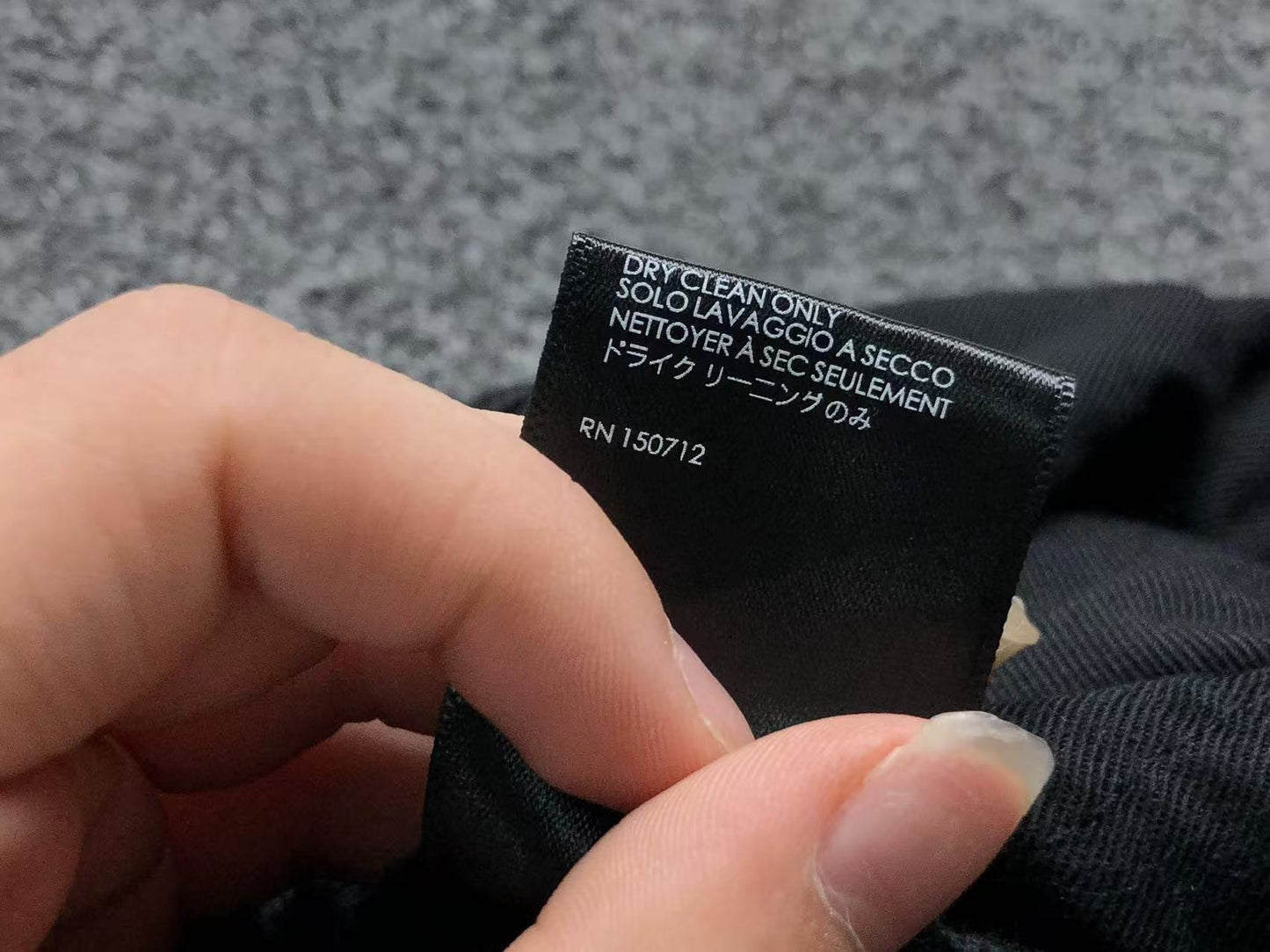 Calça AMIRI Bullet Hole Patch Black Denim