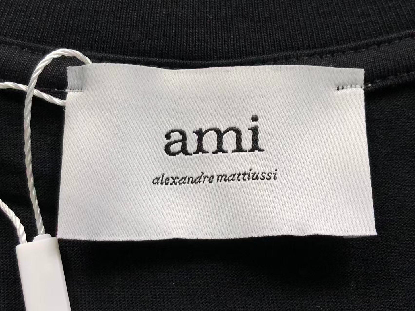 Camiseta AMI Paris Logo Typo Graphic