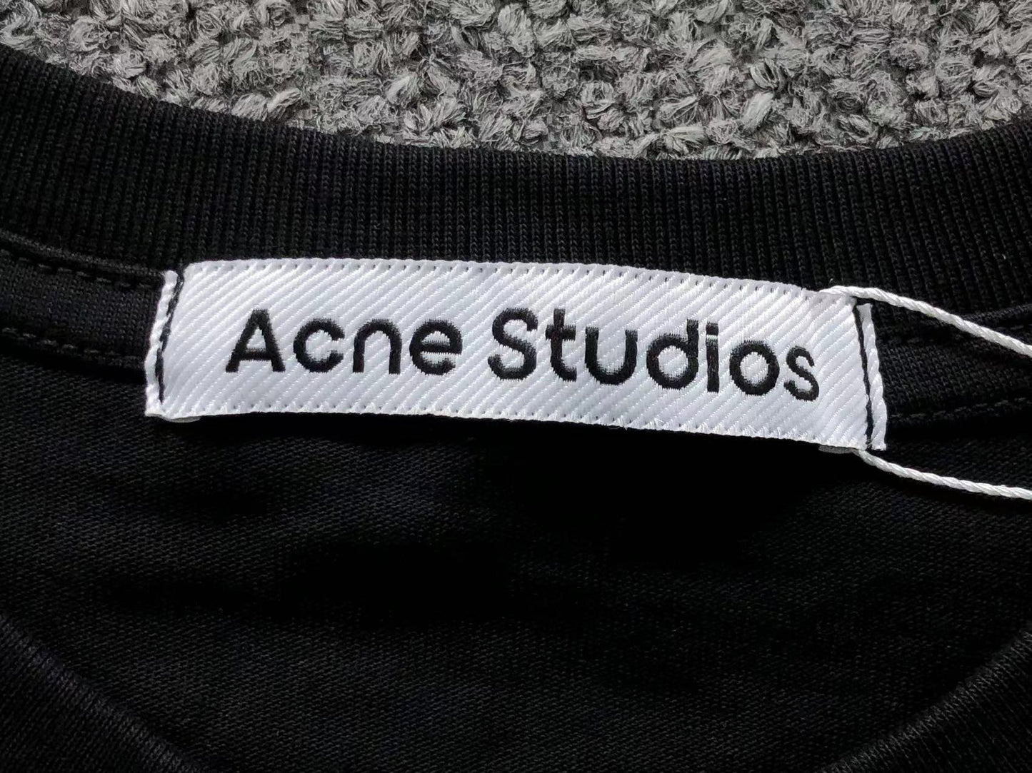 Camiseta Acne Studios Embroidered Script Logo