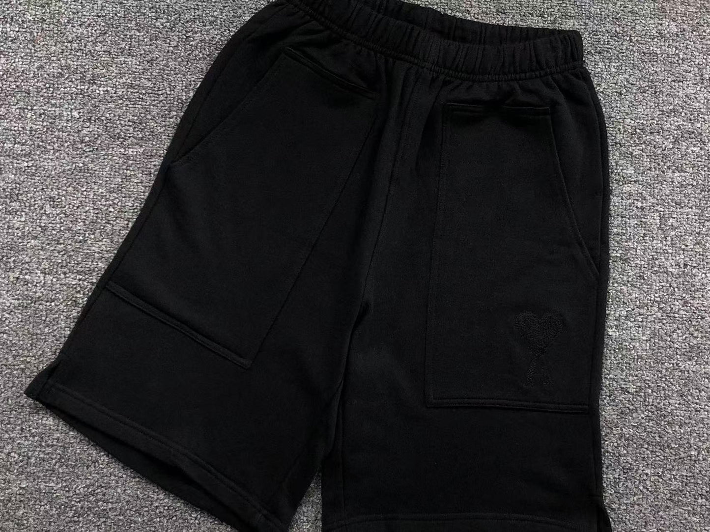 Short AMI Paris Essential Heart Collection