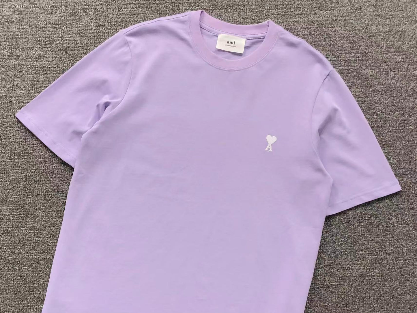 Camiseta AMI Paris Mini Heart Logo Minimal