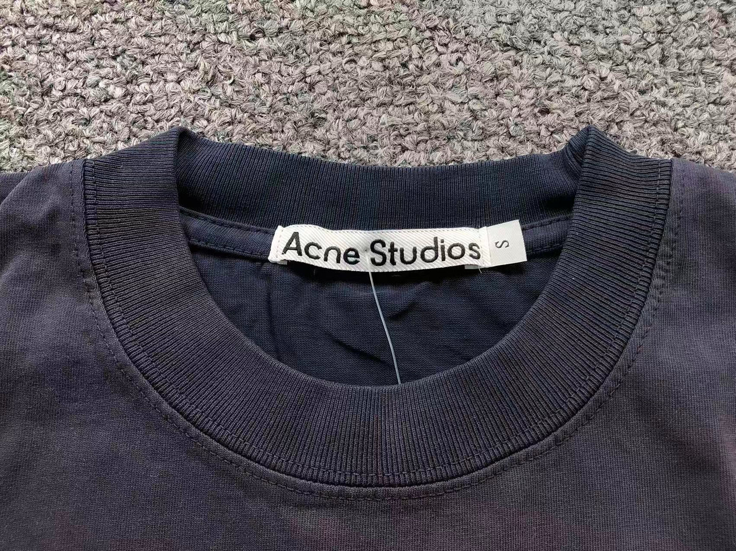 Camiseta Acne Studios Worn Circle Graphic