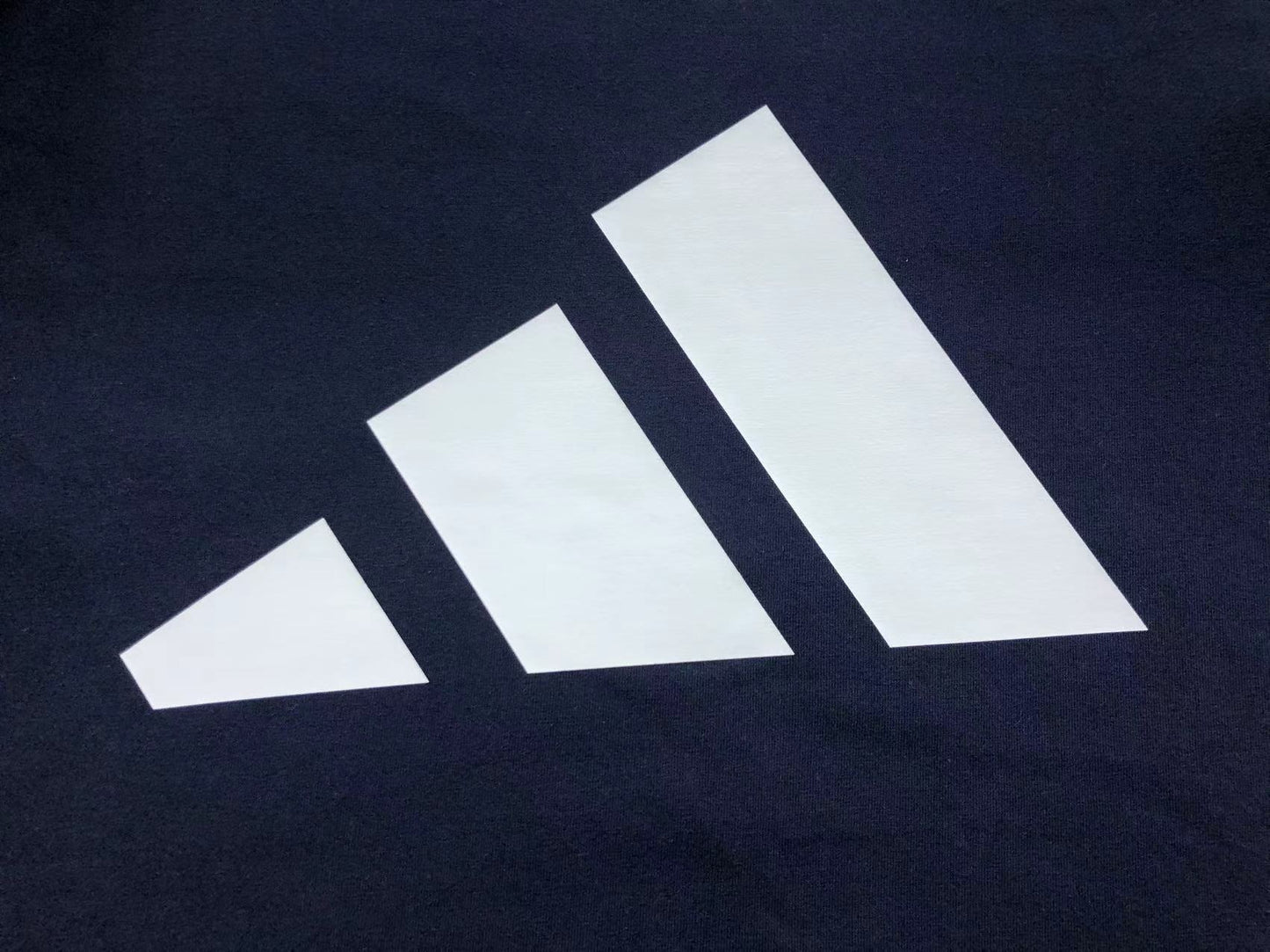 Camiseta Adidas Big Logo Essential