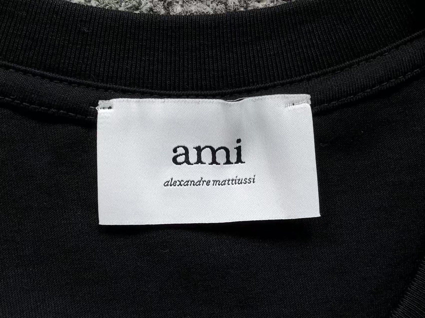 Camiseta AMI Paris Mini Heart Logo