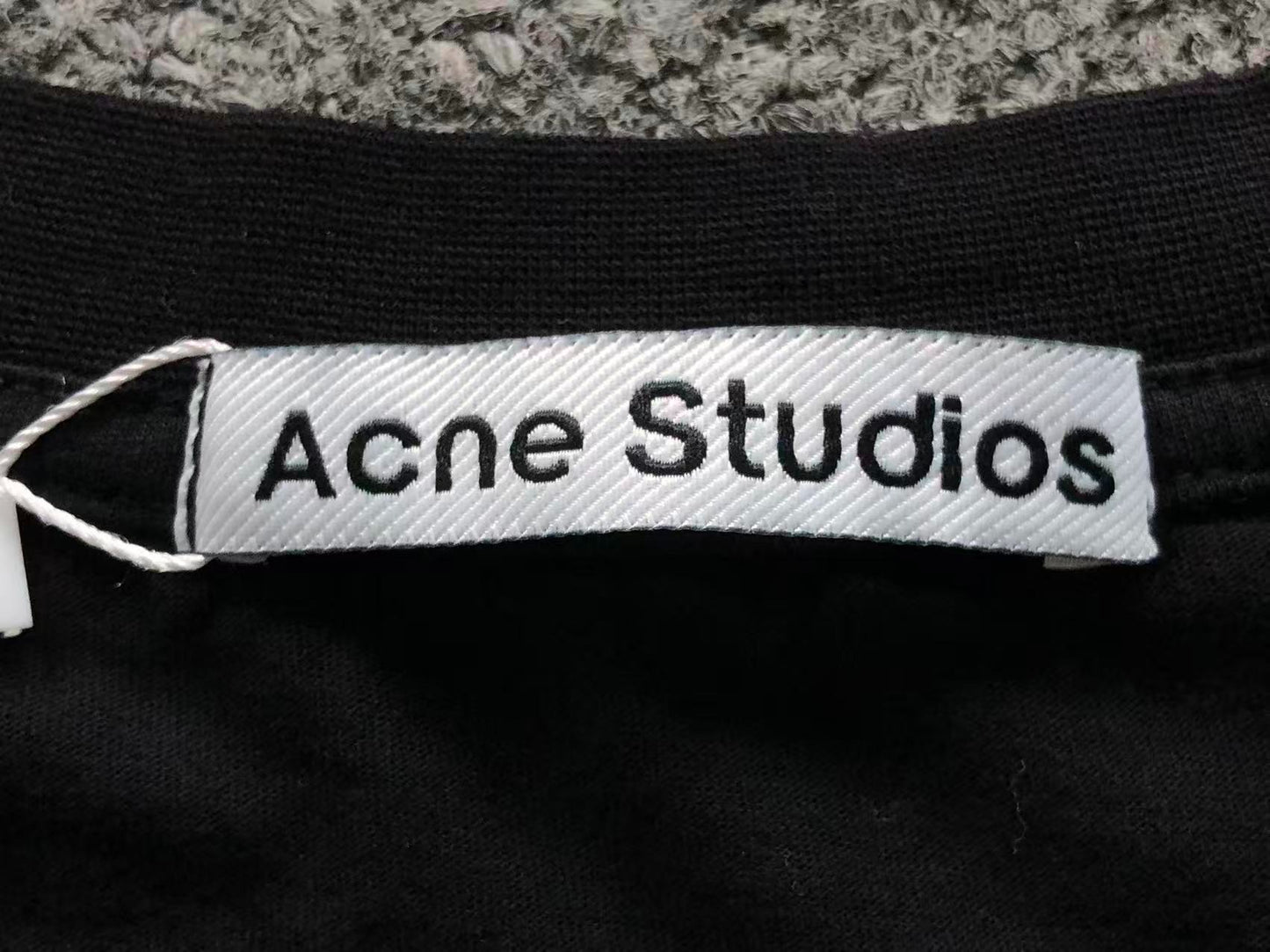 Camiseta Acne Studios Distressed Round Logo