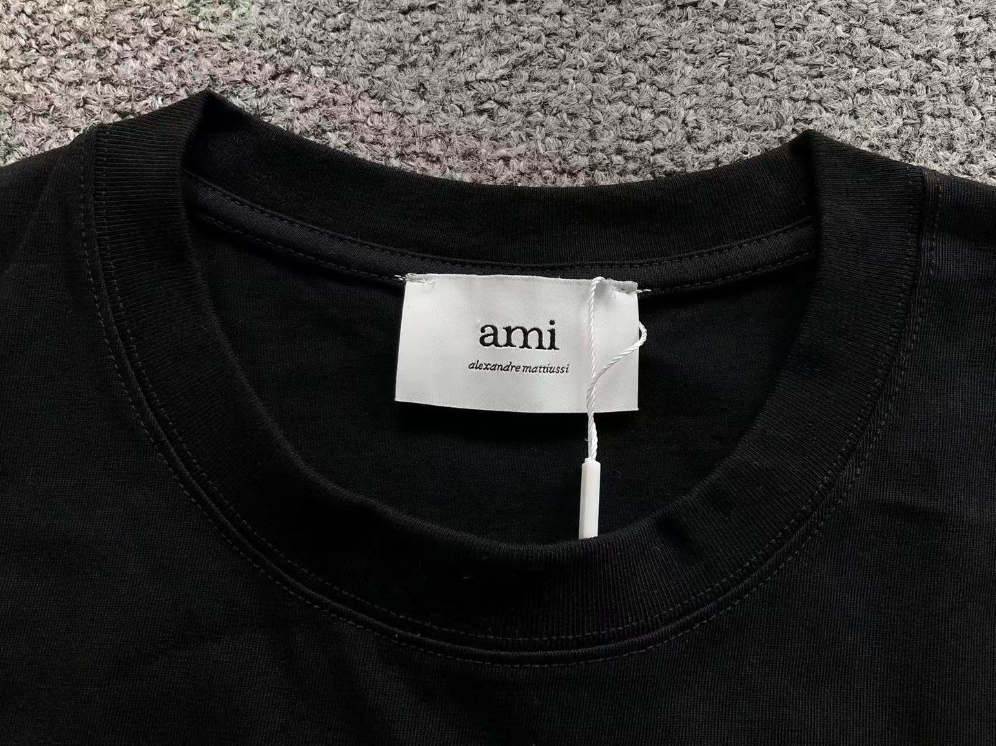 Camiseta AMI Paris Logo Coração Mini Bordado