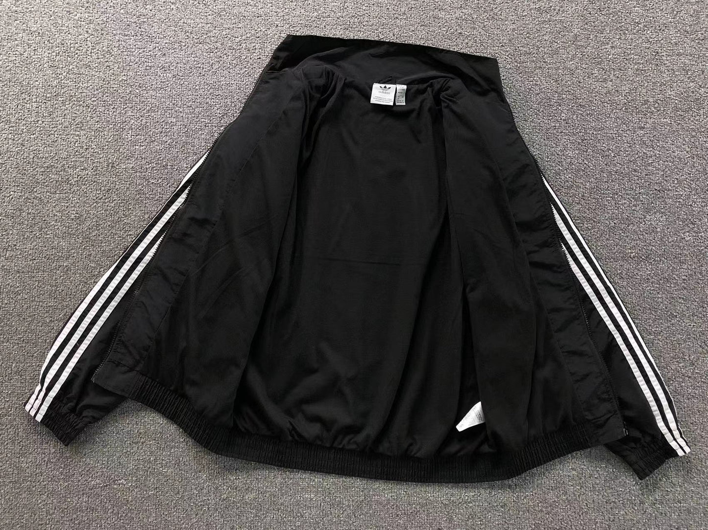 Jaqueta Adidas Archive Silent Motion Windbreaker