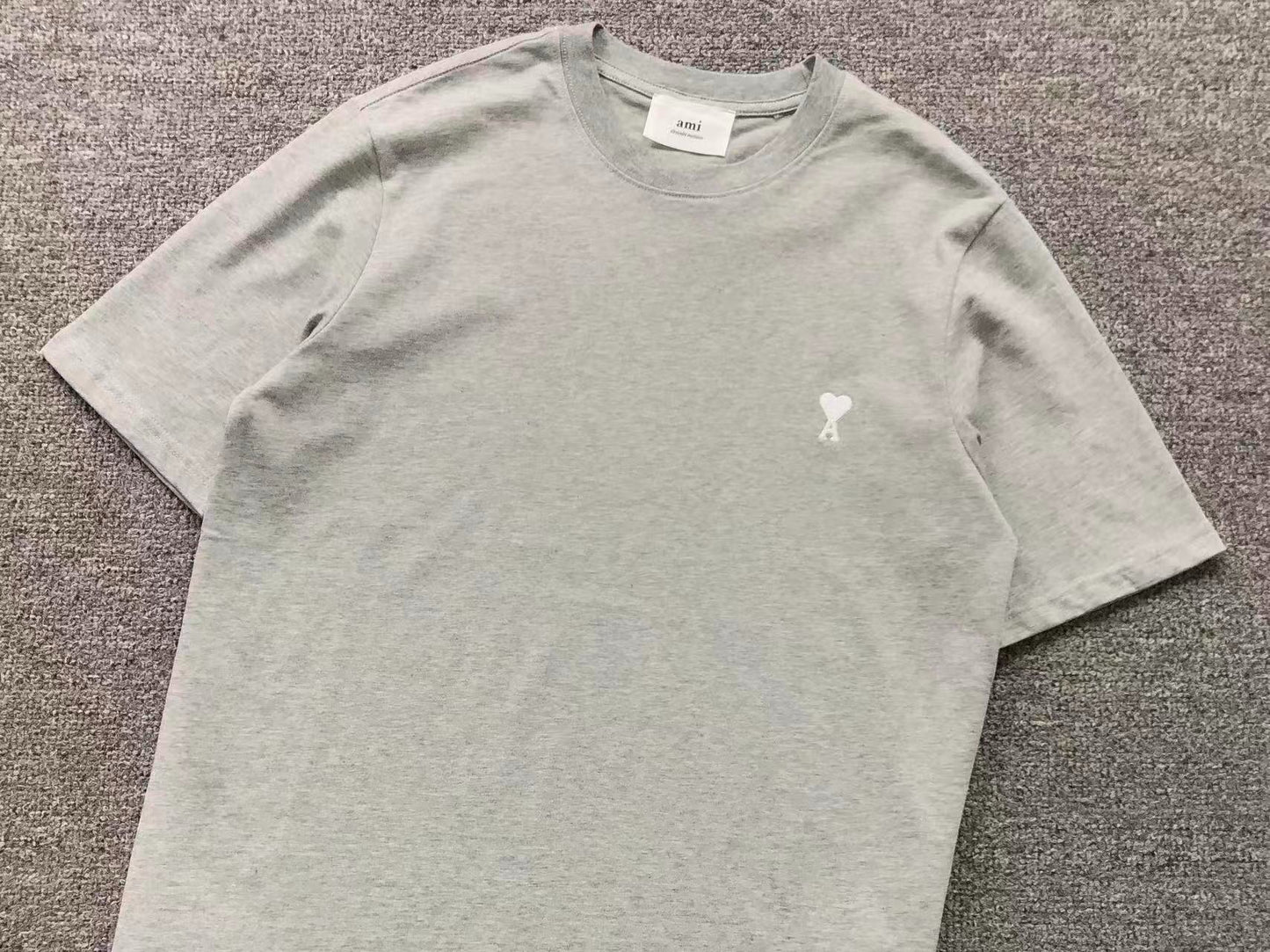 Camiseta AMI Paris Mini Heart Logo Minimal