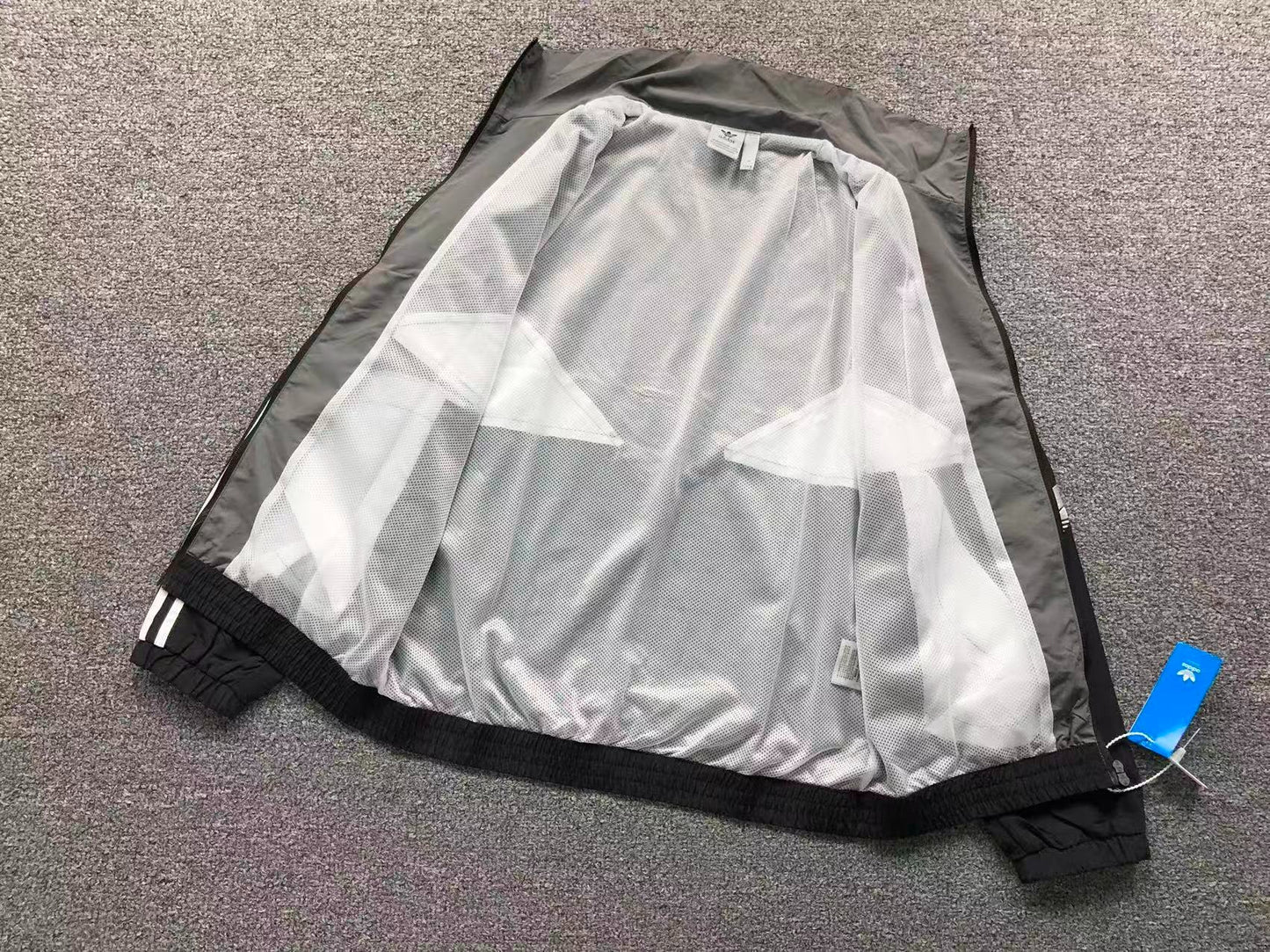 Jaqueta Adidas Chevron Windbreaker Archive