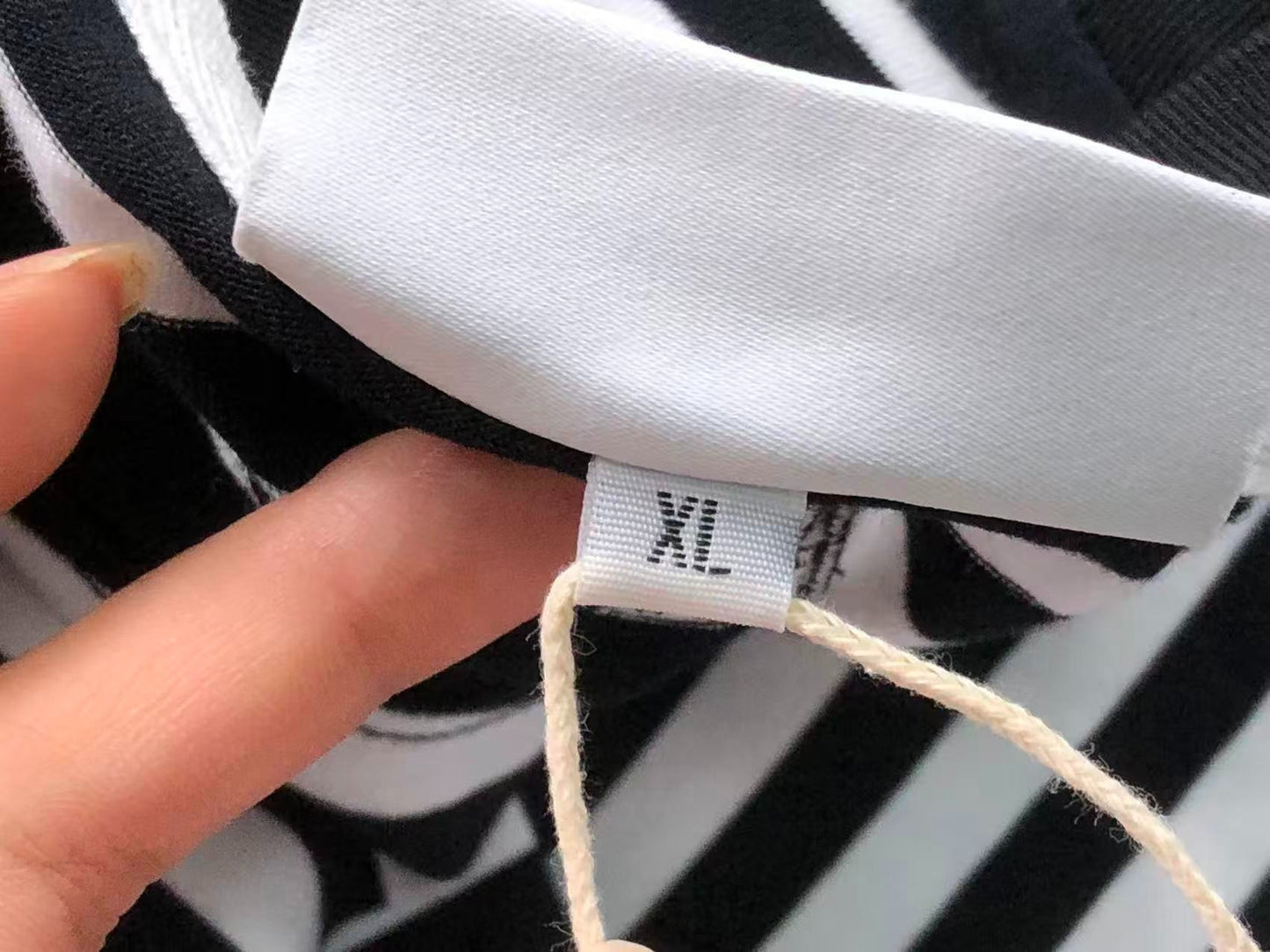 Camiseta AMI Paris Classic Heart Striped Tee