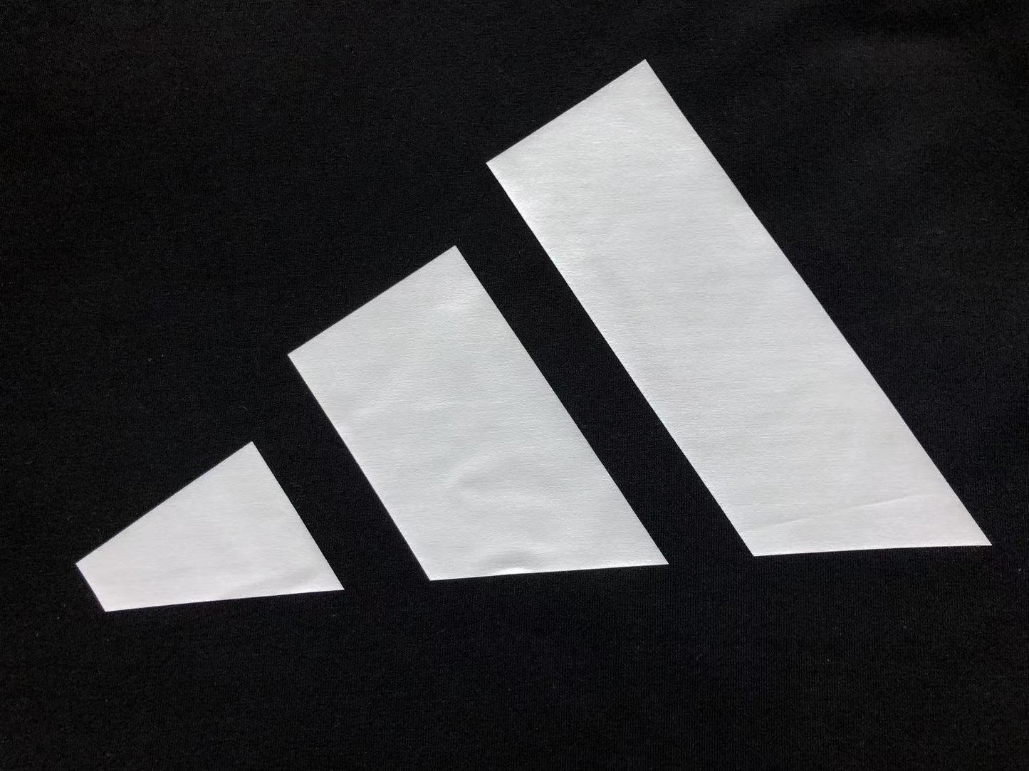 Camiseta Adidas Big Logo Essential