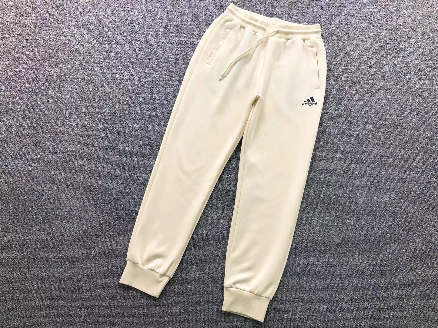 Conjunto Adidas Minimal Essential Hoodie