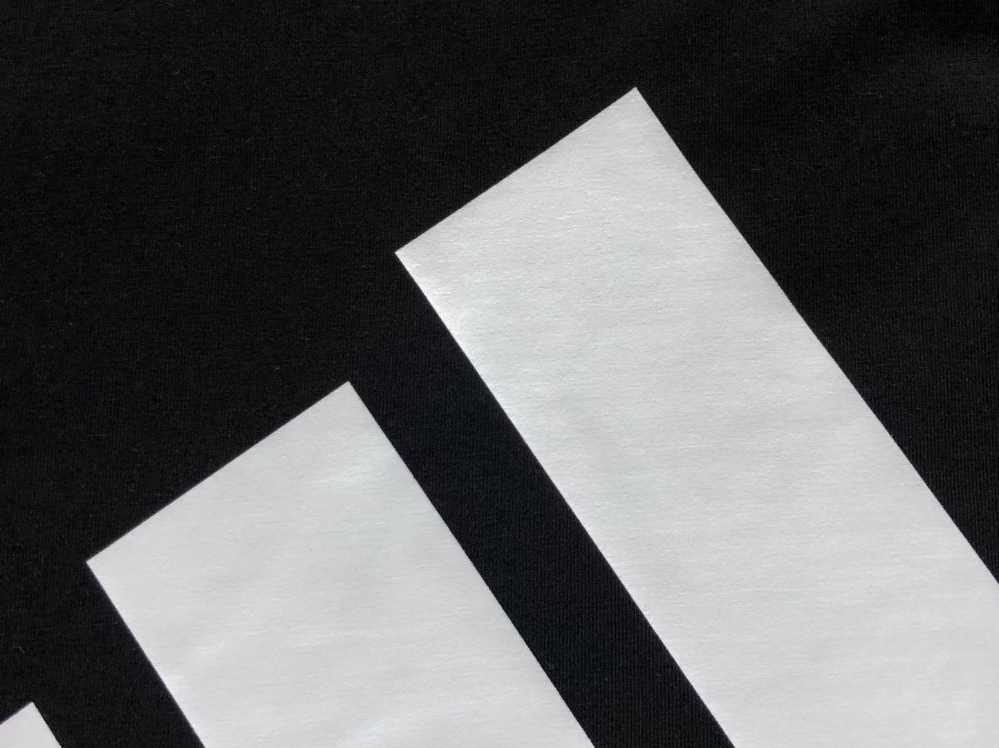 Camiseta Adidas Big Logo Essential
