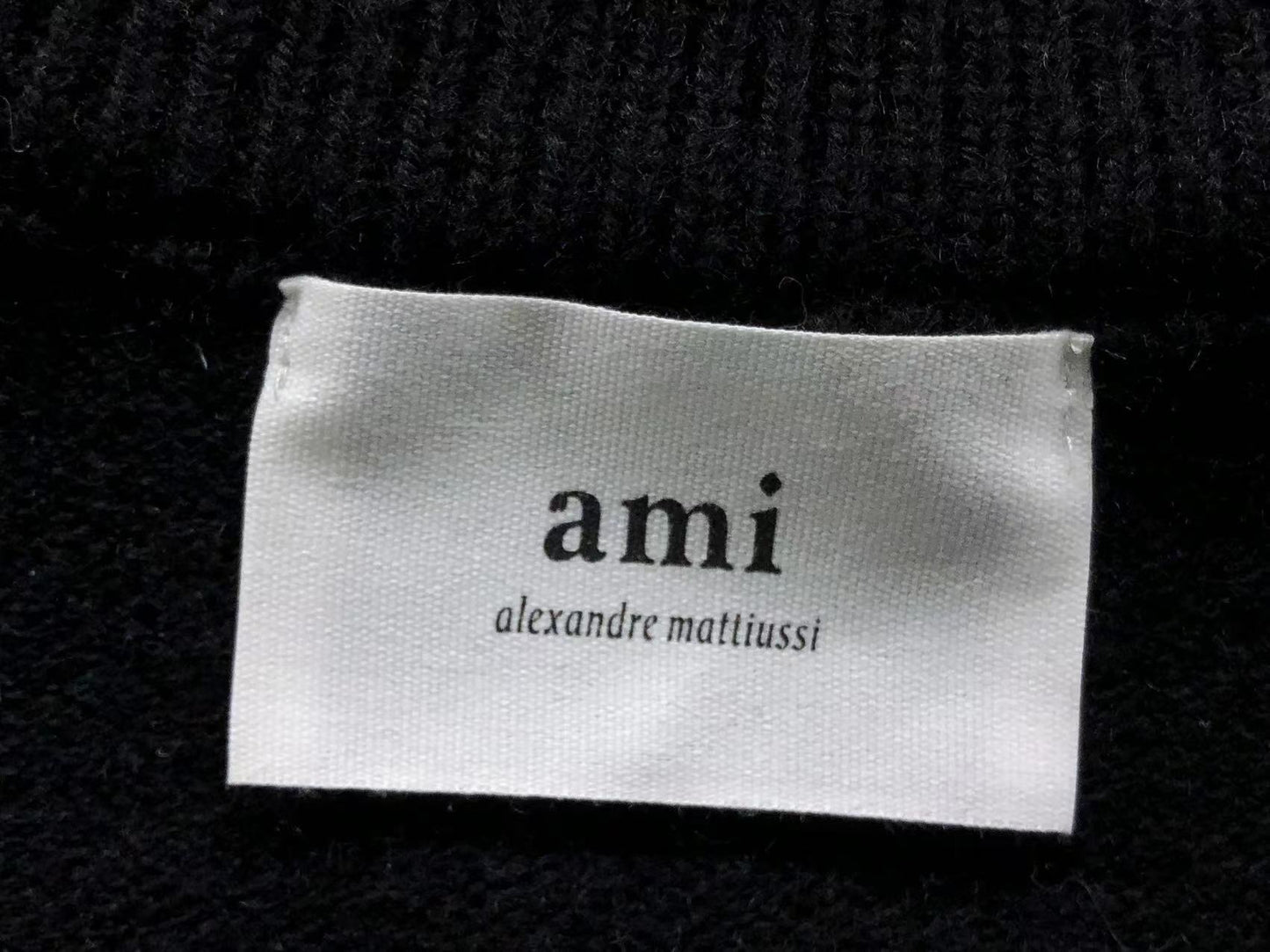 Suéter AMI Paris Coração Signature