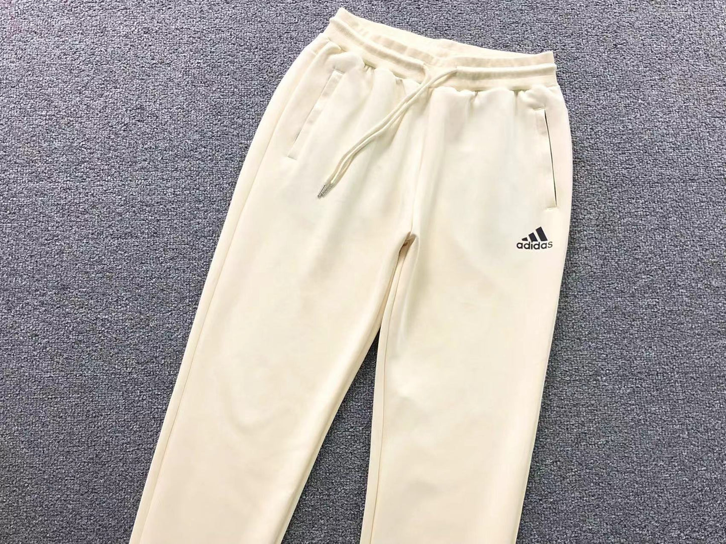 Conjunto Adidas Minimal Essential Hoodie