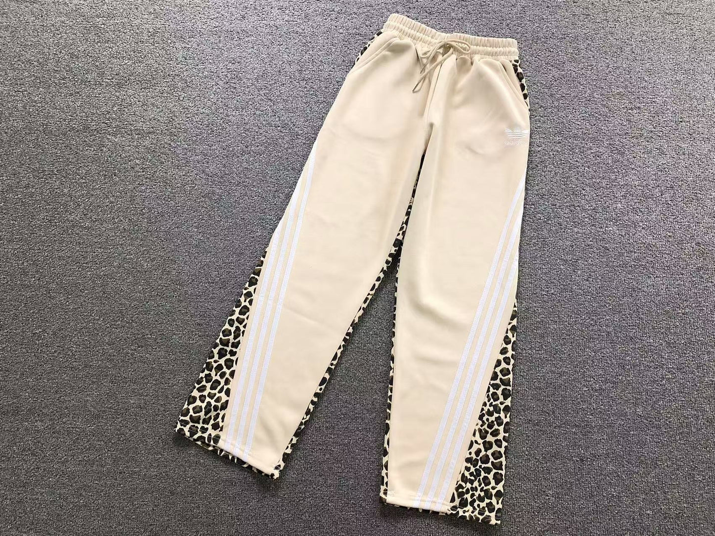 Conjunto Adidas Leopard Luxe