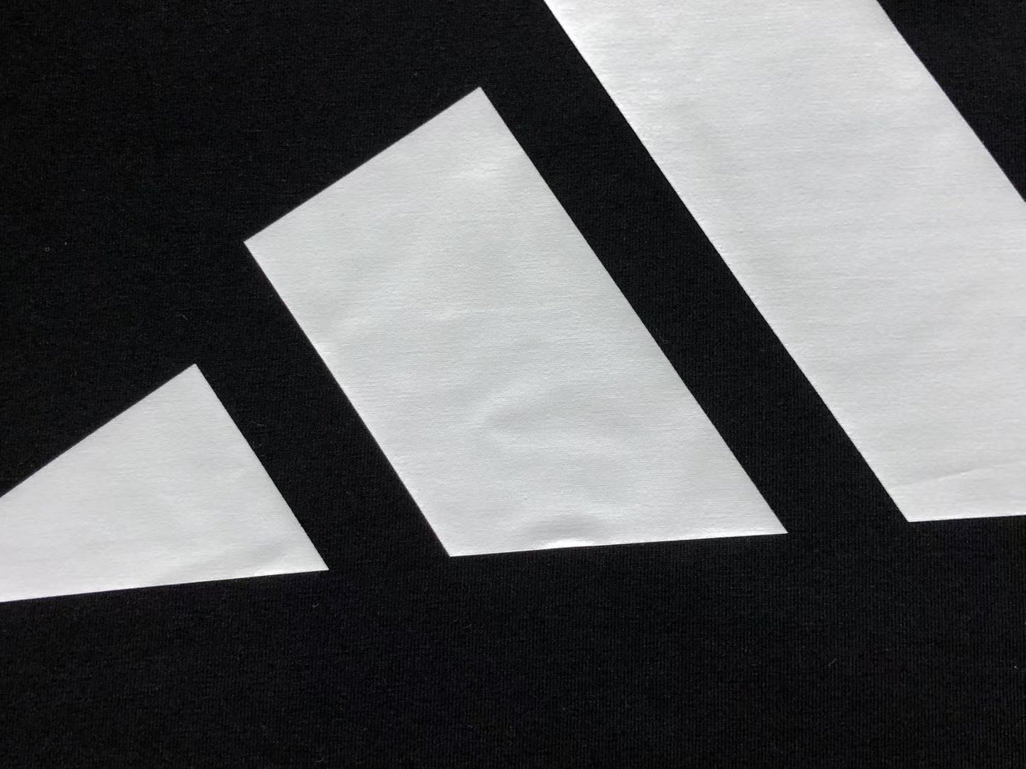 Camiseta Adidas Big Logo Essential