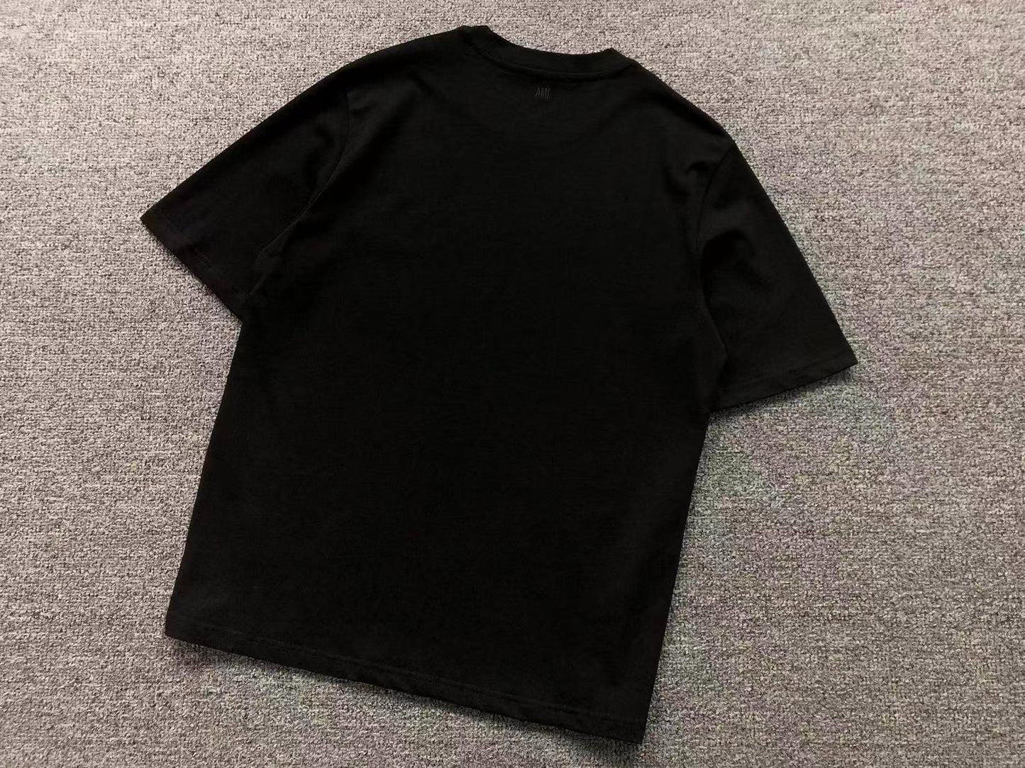 Camiseta AMI Paris Mini Heart Logo Minimal