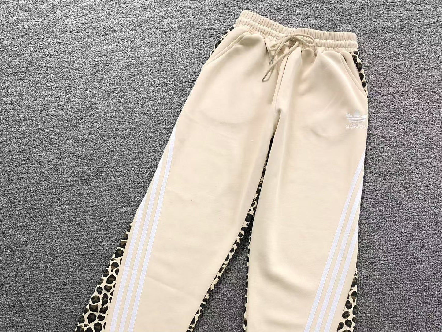 Conjunto Adidas Leopard Luxe