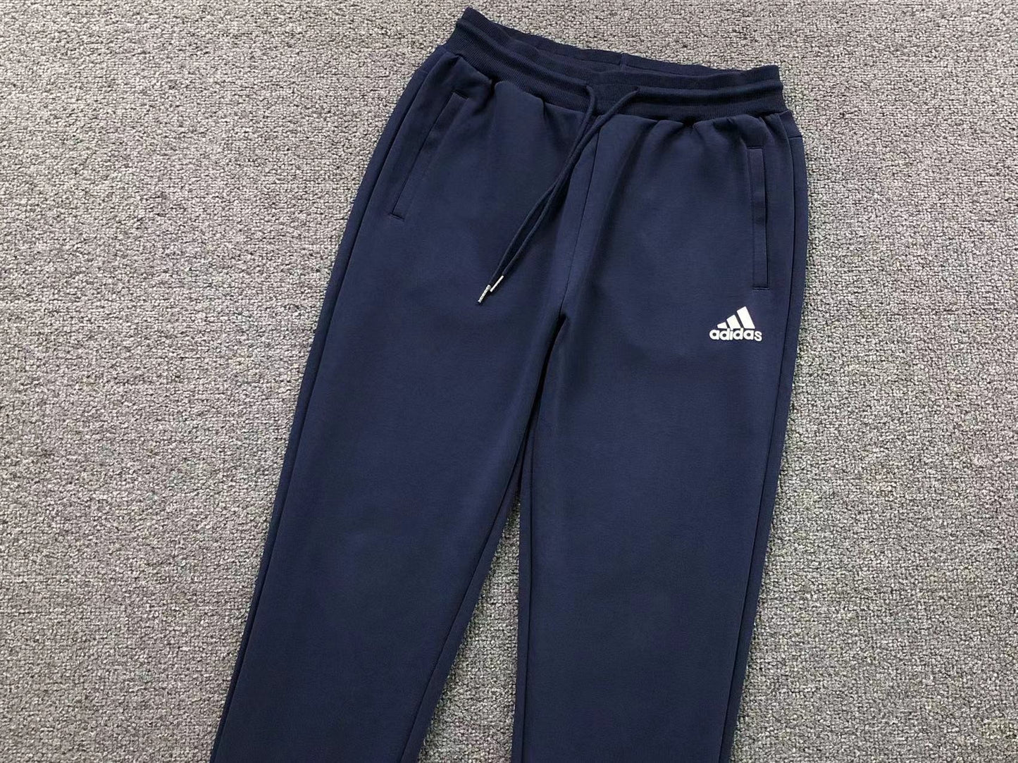 Conjunto Adidas Minimal Essential Hoodie