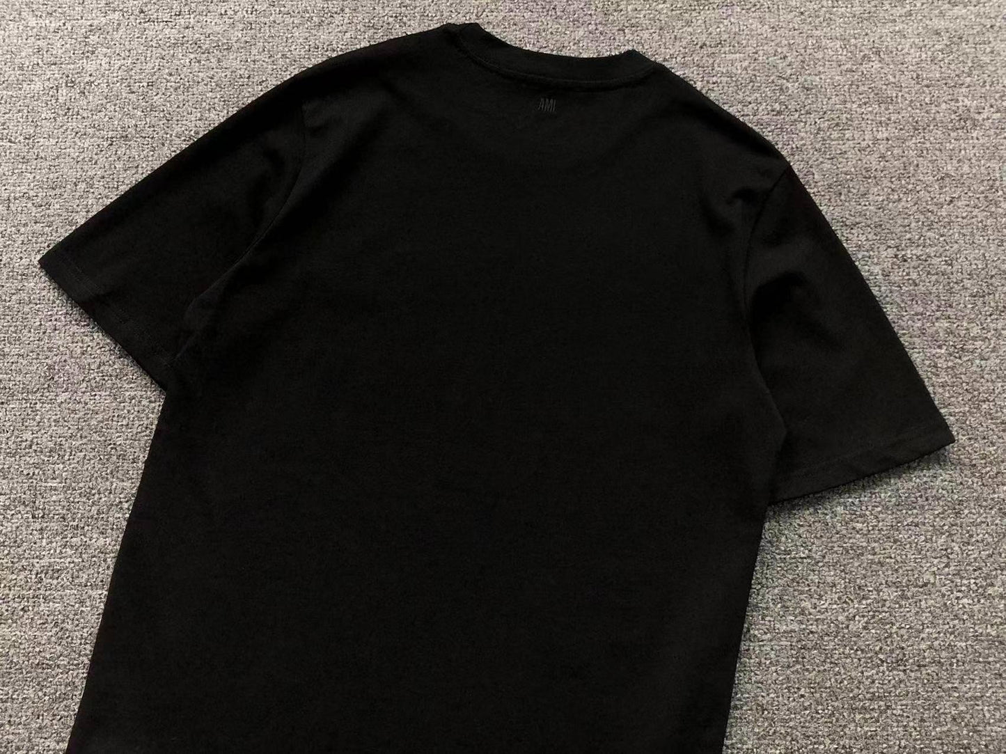 Camiseta AMI Paris Mini Heart Logo Minimal