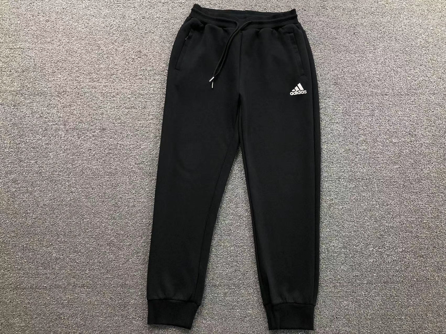 Conjunto Adidas Minimal Essential Hoodie