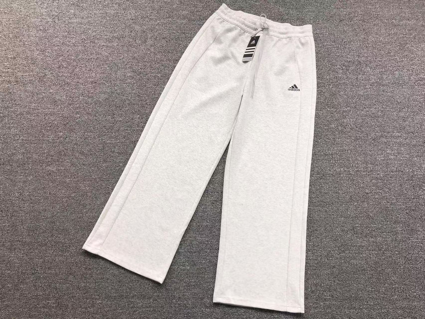 Conjunto Adidas feminino Clean Fit Set