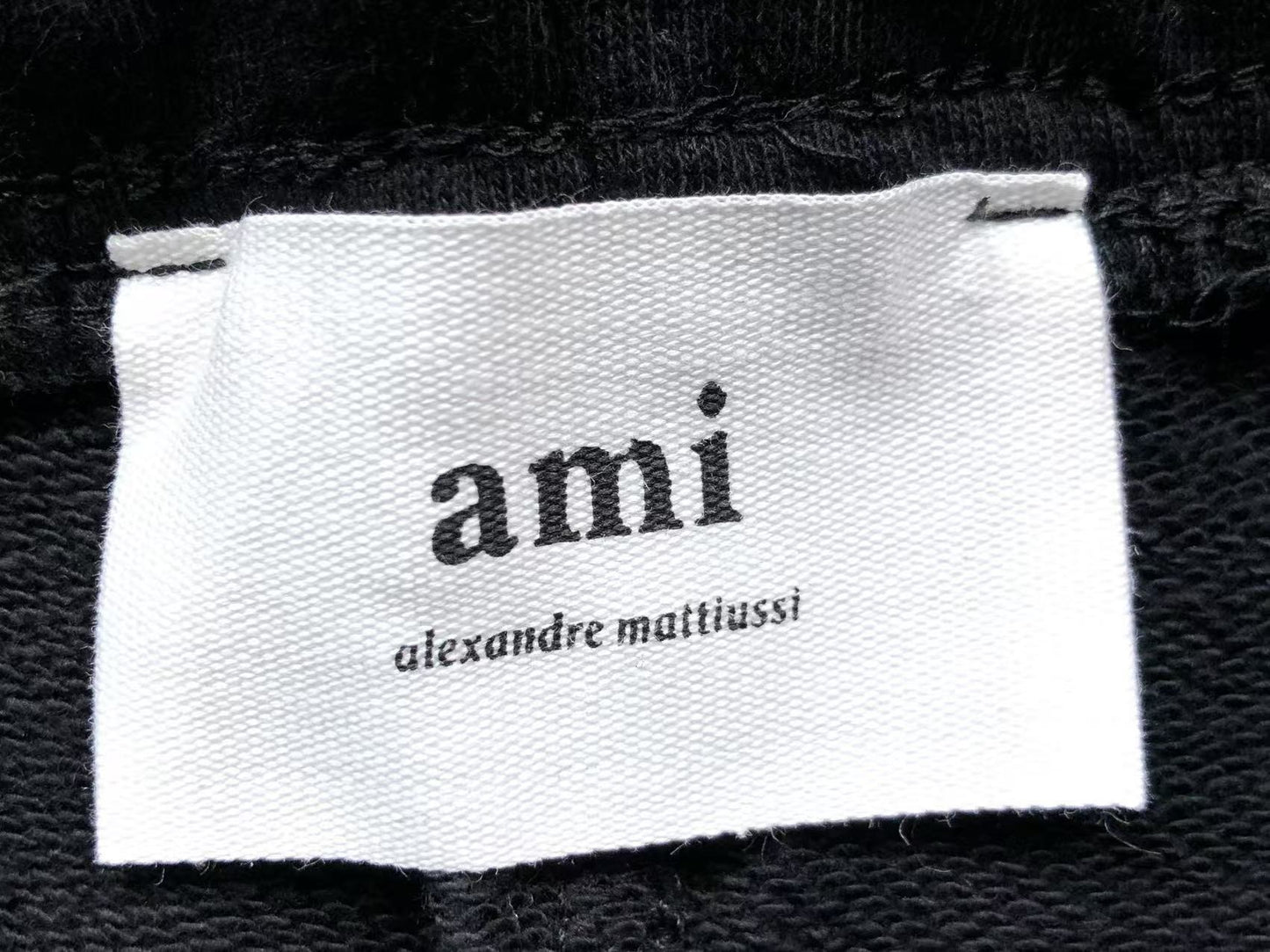 Short AMI Paris Essential Heart Collection