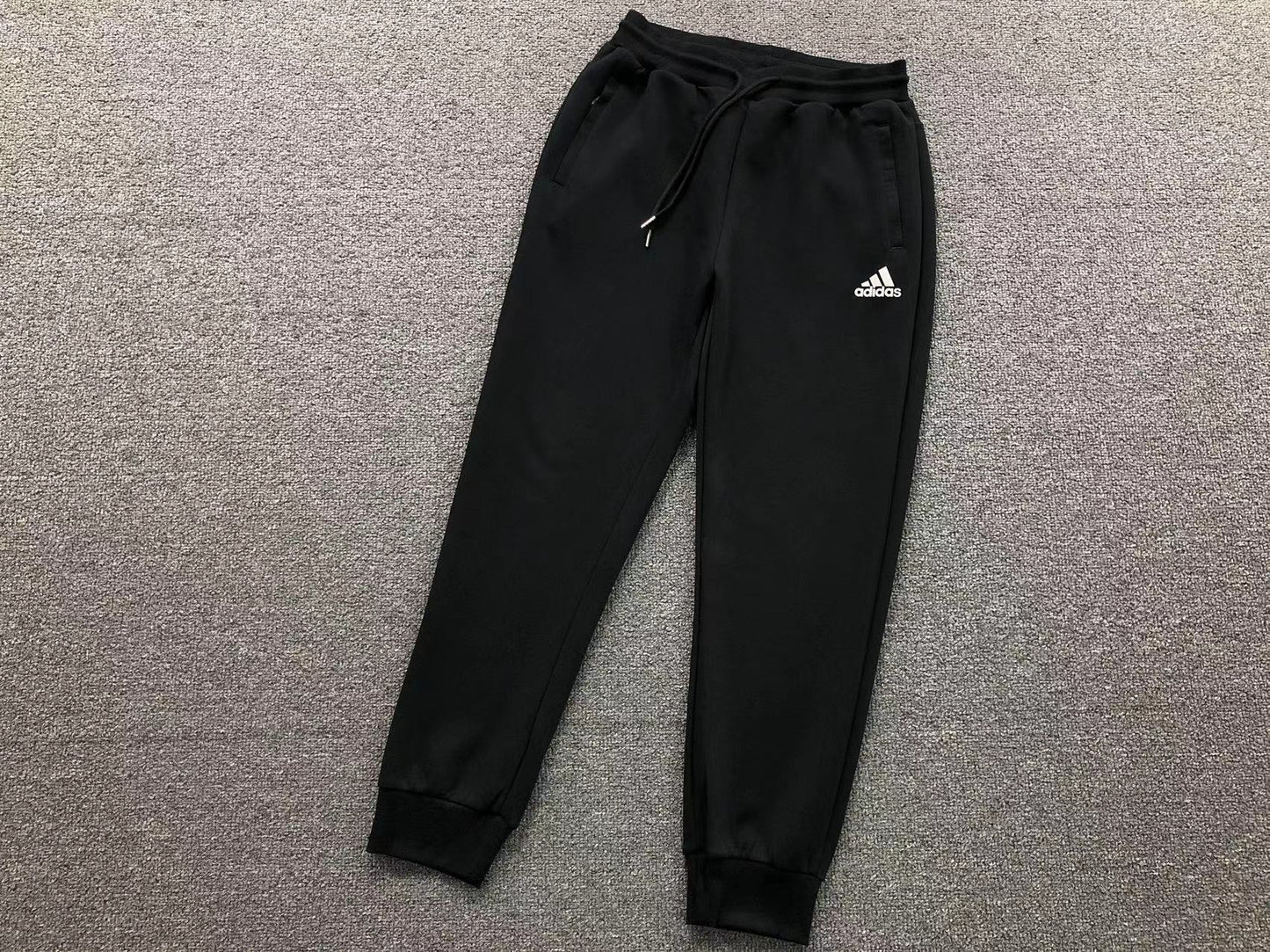 Conjunto Adidas Minimal Essential Hoodie