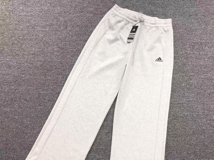 Conjunto Adidas feminino Clean Fit Set